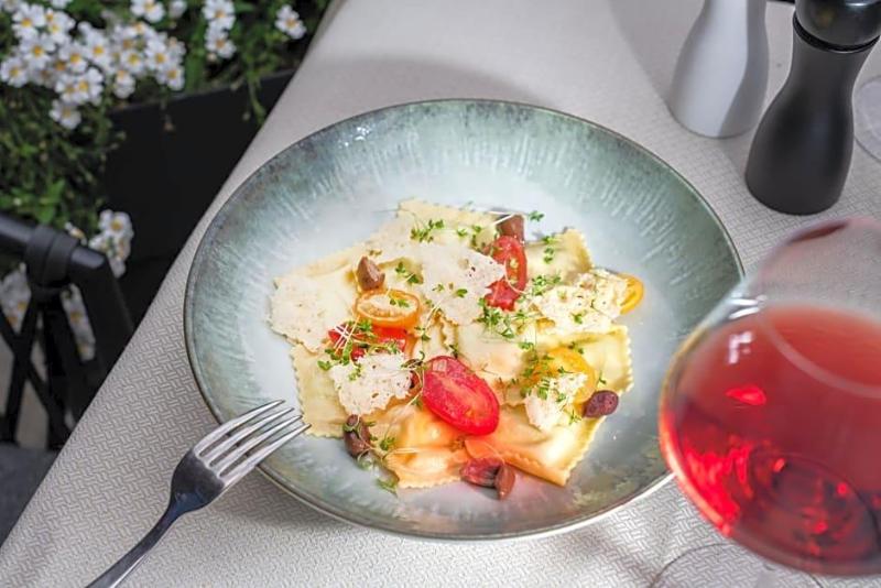 Hotel Residence Restaurant Mavie image