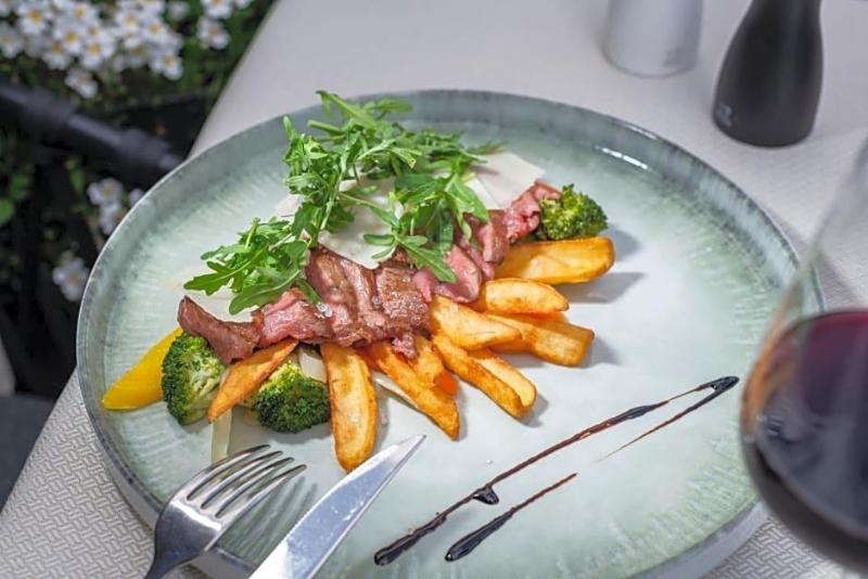 Hotel Residence Restaurant Mavie image