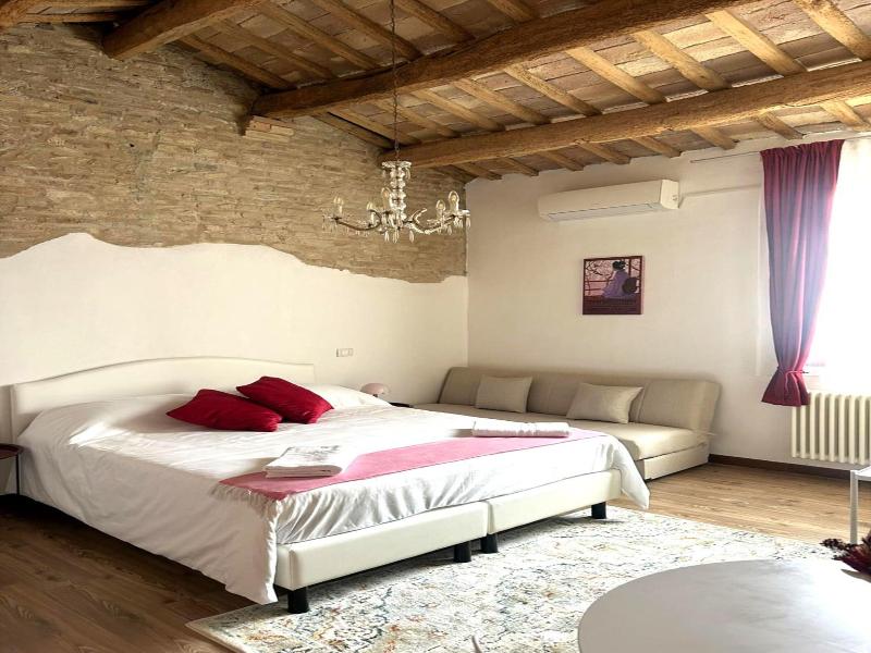 Toscanini Rooms — general view