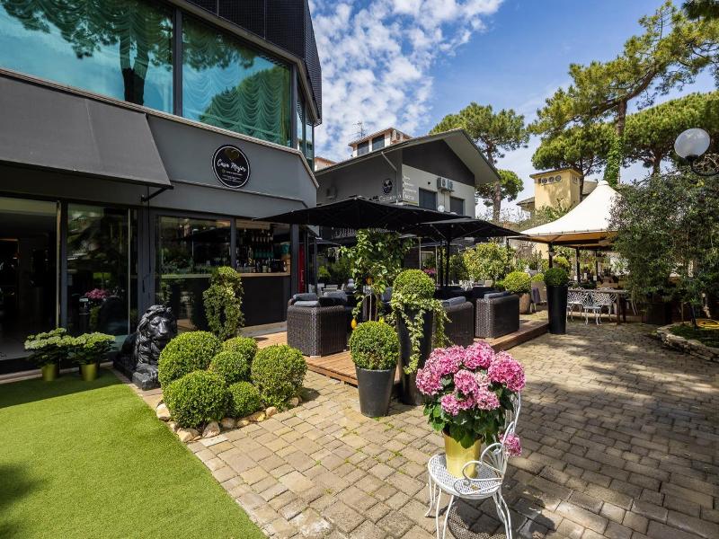 Hotel Major image