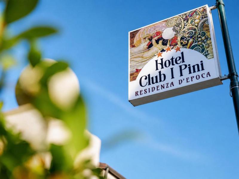 Hotel Club I Pini Residenza d'Epoca image