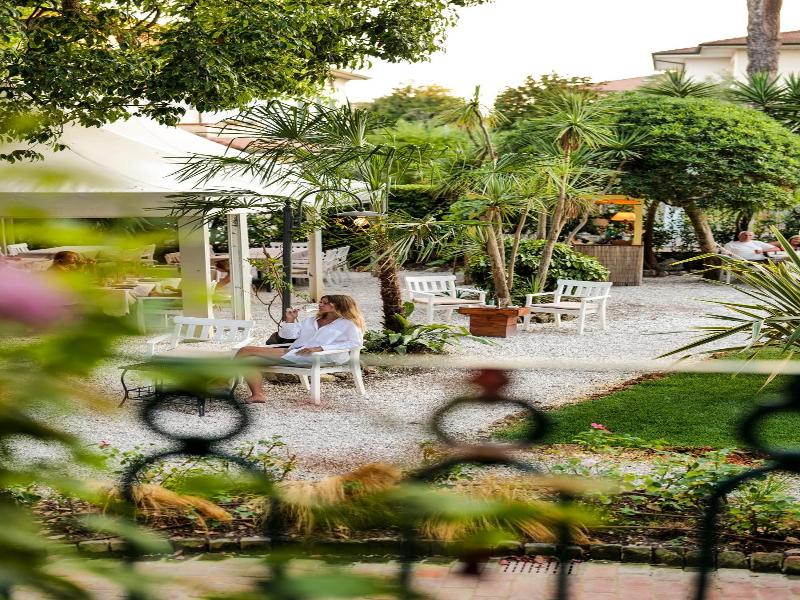 Hotel Club I Pini Residenza d'Epoca image