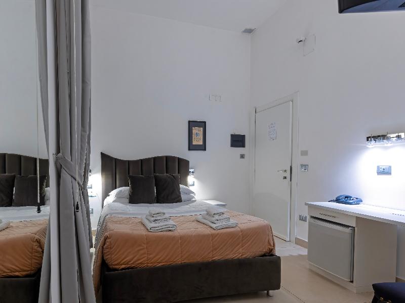 Hotel Il Tesoro Smart Suite & Spa image