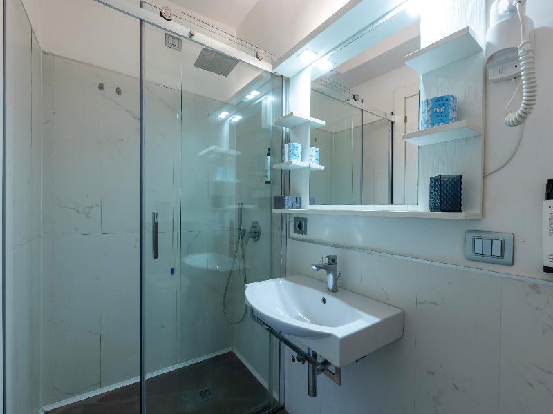 Hotel Il Tesoro Smart Suite & Spa image
