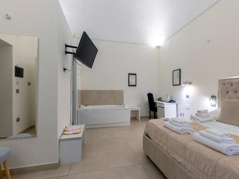 Hotel Il Tesoro Smart Suite & Spa image
