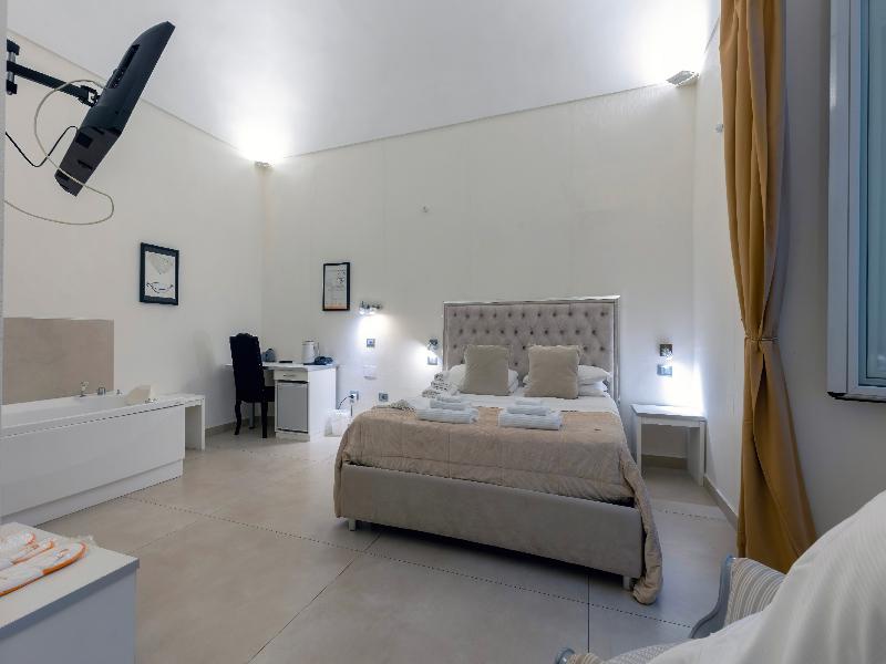 Hotel Il Tesoro Smart Suite & Spa image