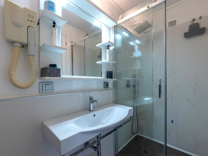 Hotel Il Tesoro Smart Suite & Spa image