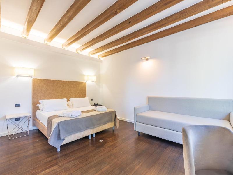 Raphael Hotel image