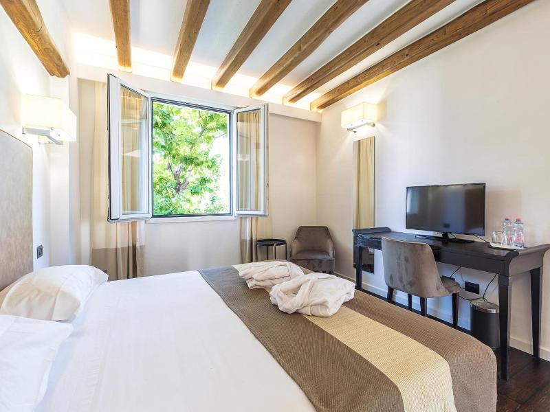 Raphael Hotel image