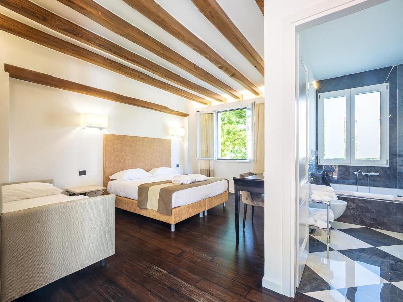 Raphael Hotel image