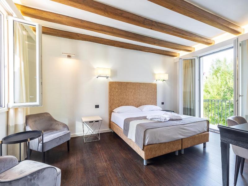 Raphael Hotel image