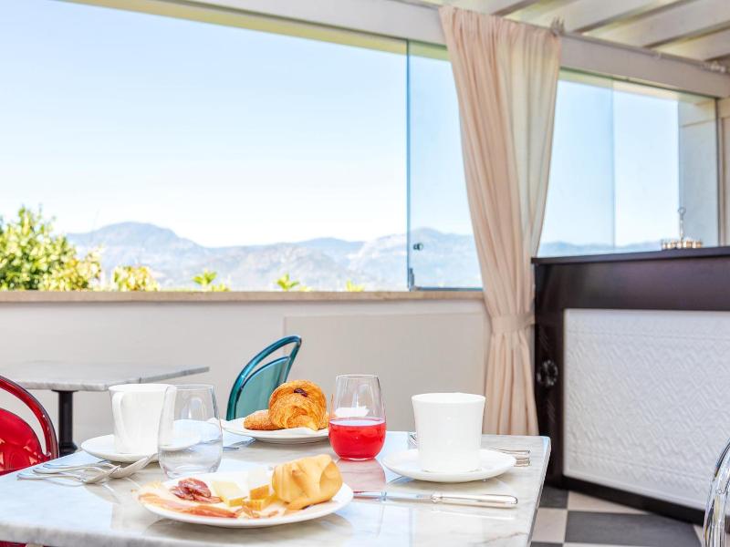 Raphael Hotel image