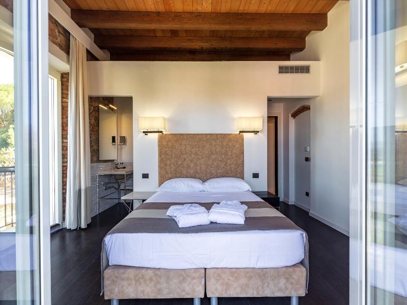 Raphael Hotel image