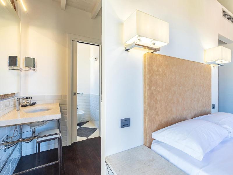 Raphael Hotel image