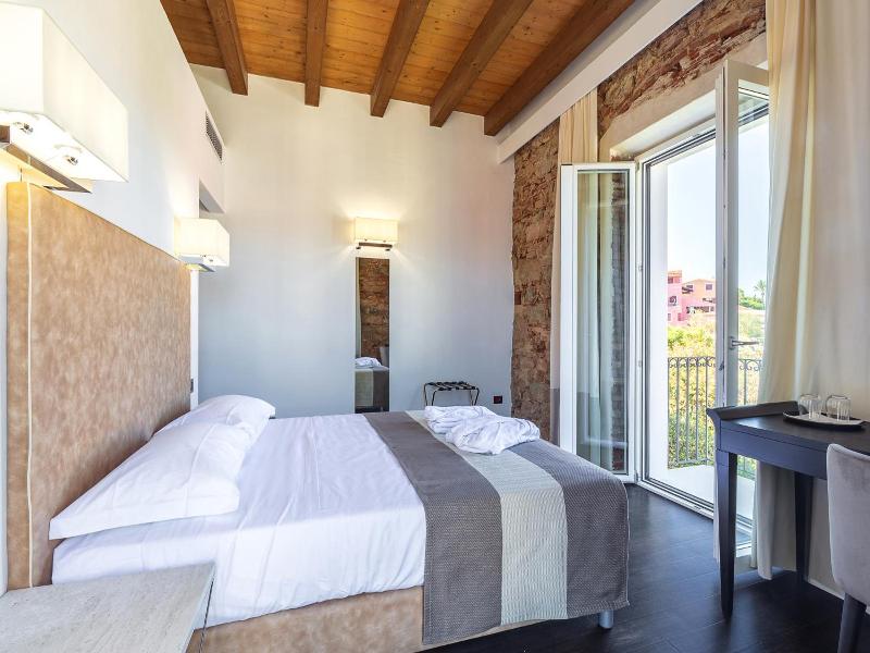 Raphael Hotel image