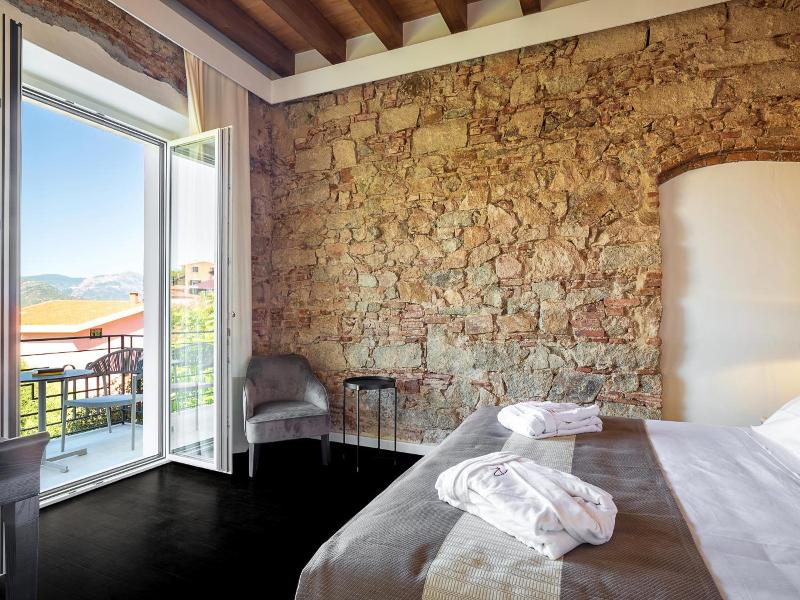 Raphael Hotel image
