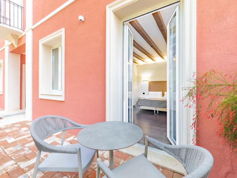 Raphael Hotel image