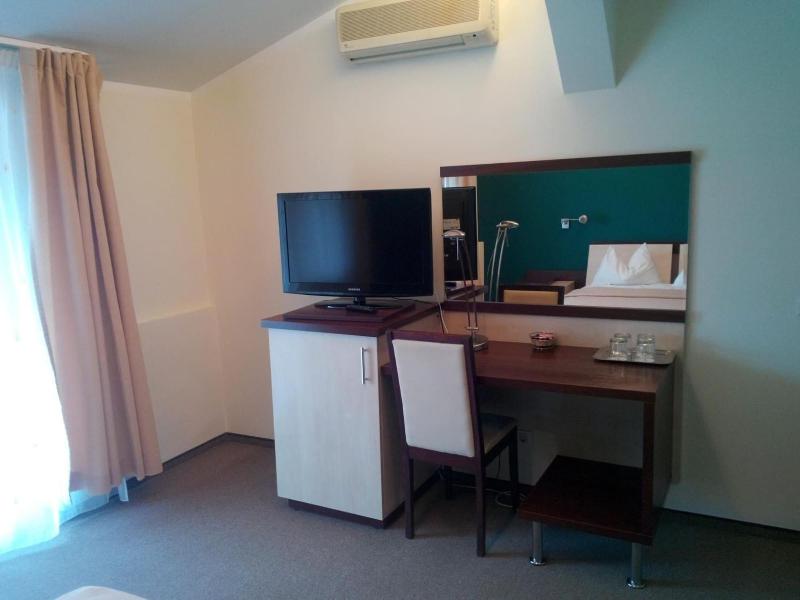 Hotel Baneasa Parc image