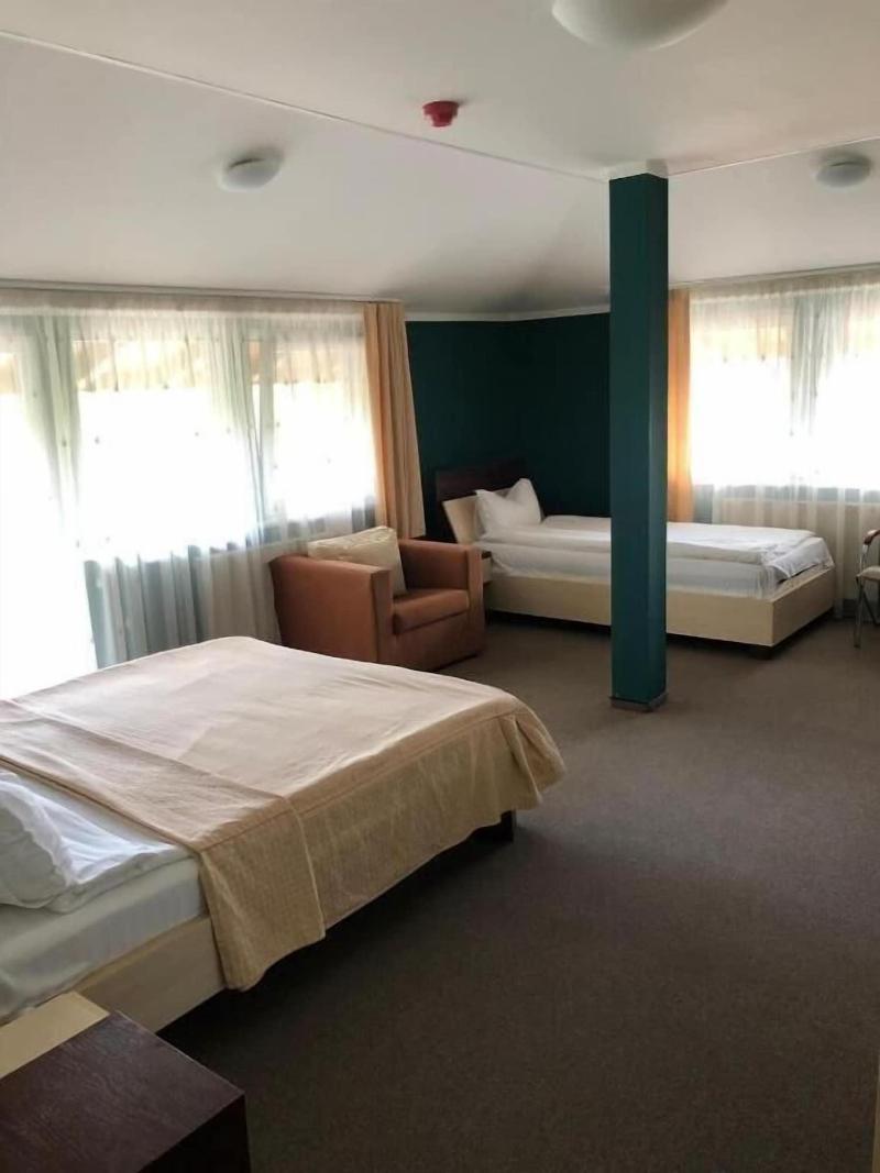 Hotel Baneasa Parc image