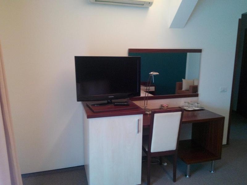 Hotel Baneasa Parc image