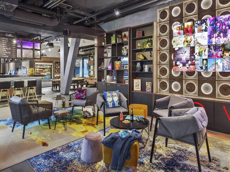 Moxy Lausanne City image