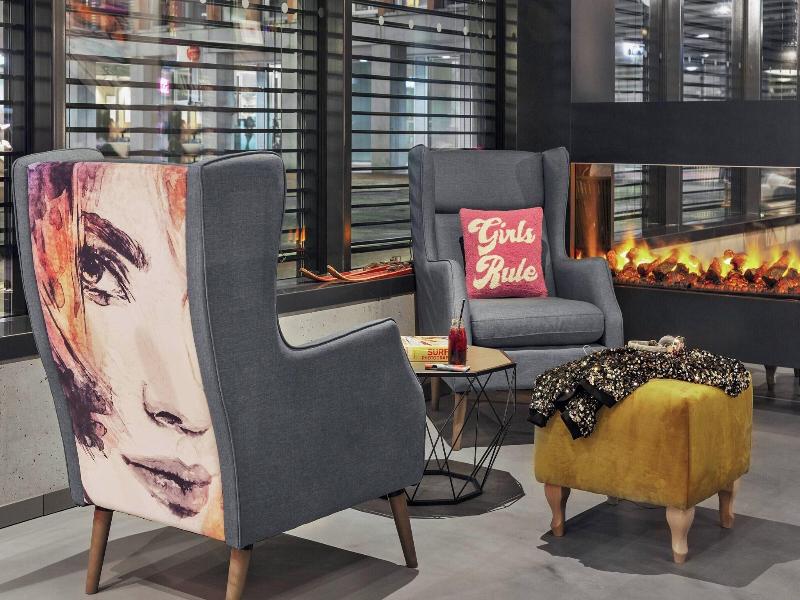 Moxy Lausanne City image