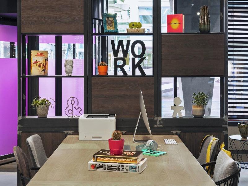 Moxy Lausanne City image