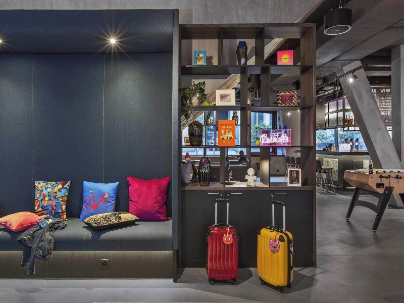 Moxy Lausanne City image