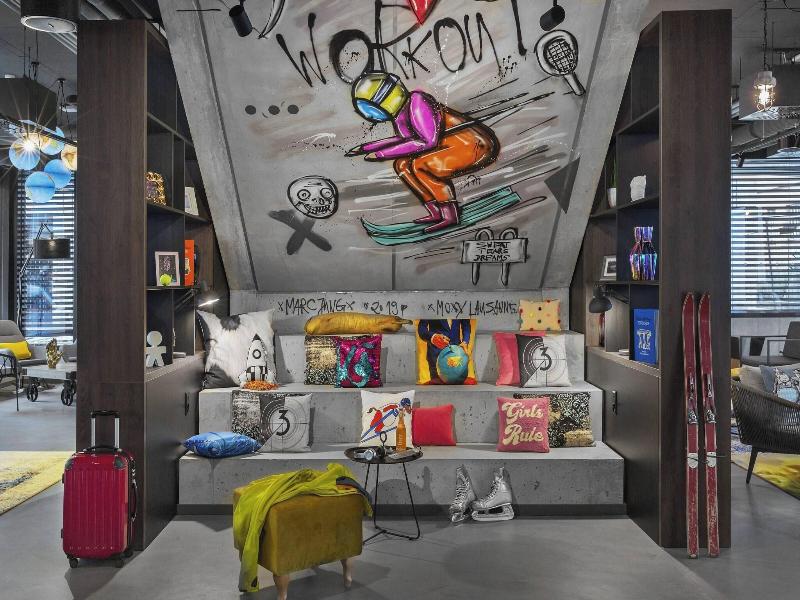 Moxy Lausanne City image
