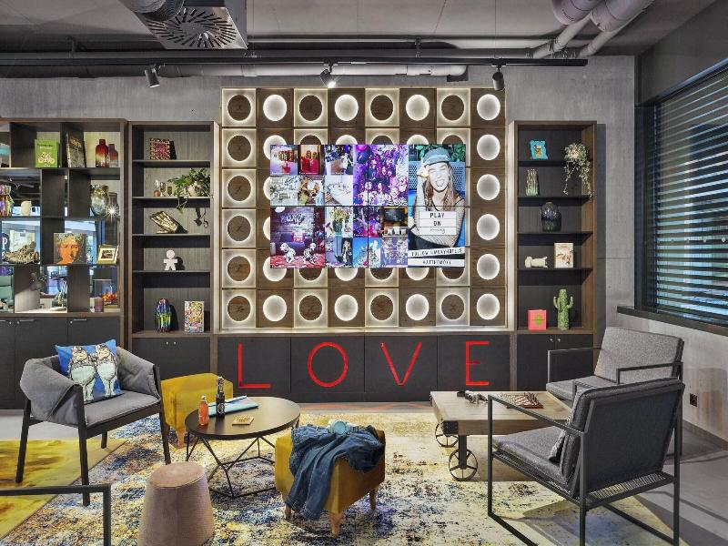Moxy Lausanne City image