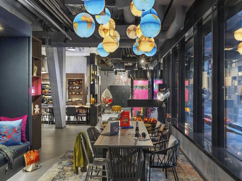 Moxy Lausanne City image