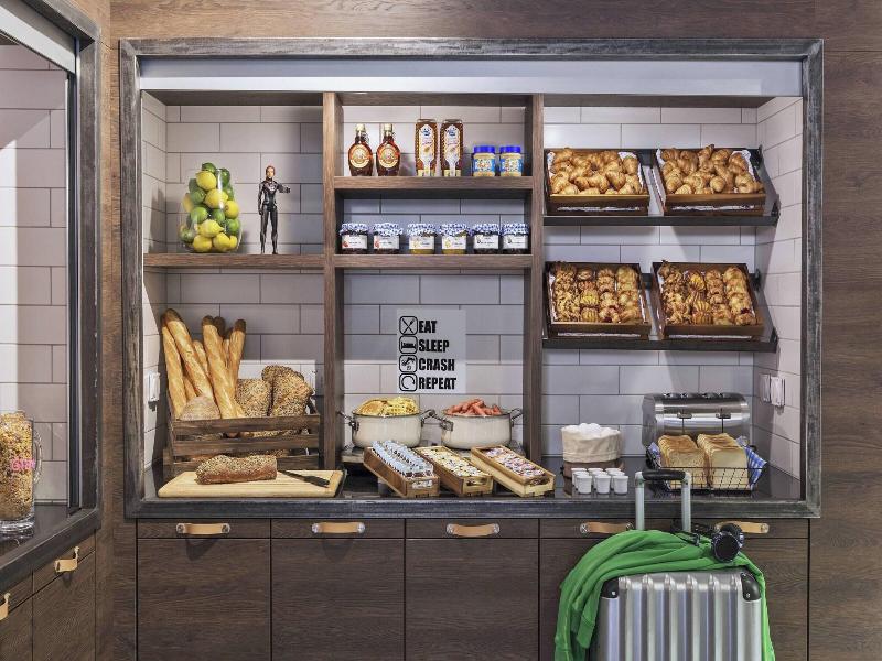 Moxy Lausanne City image