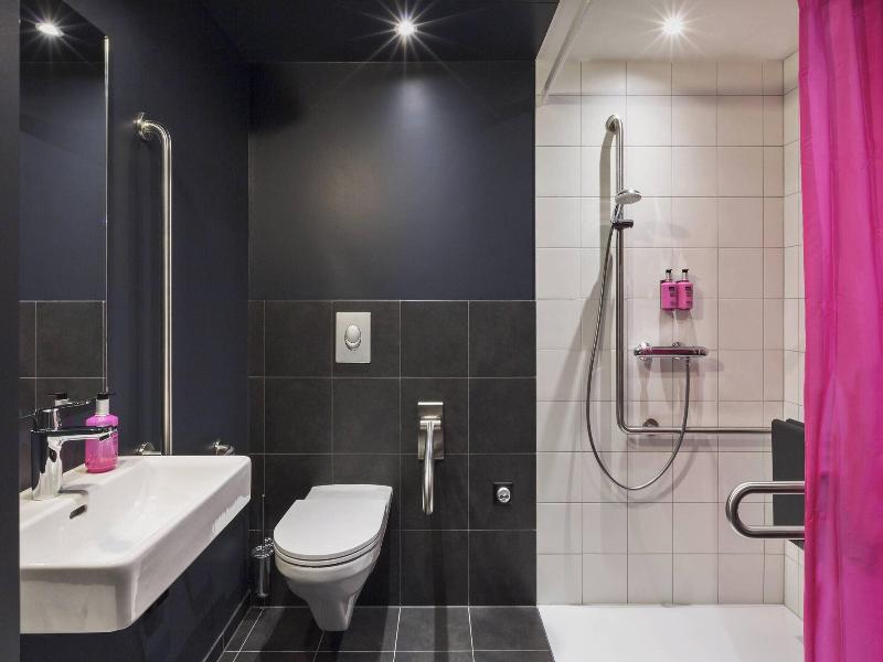 Moxy Lausanne City image