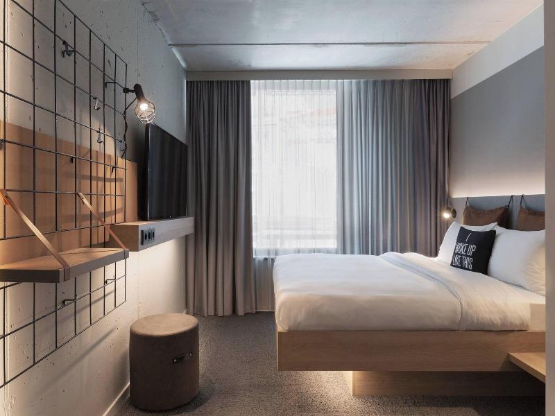 Moxy Lausanne City image