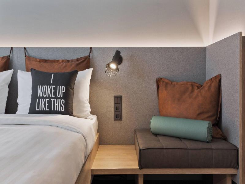 Moxy Lausanne City image