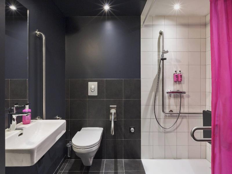 Moxy Lausanne City image