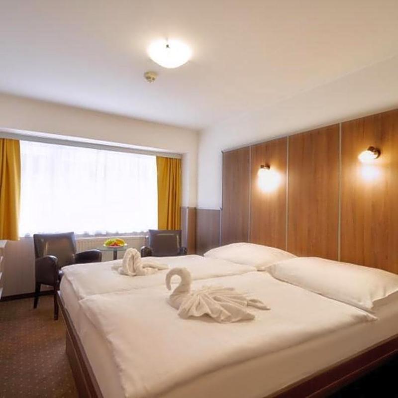 Hotel Green Paradise image