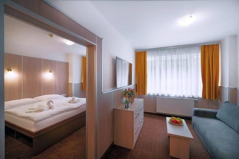 Hotel Green Paradise image
