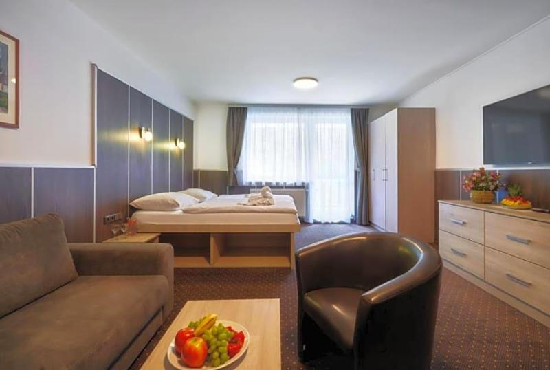 Hotel Green Paradise image