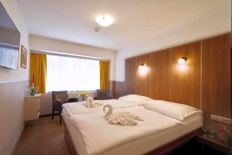 Hotel Green Paradise image