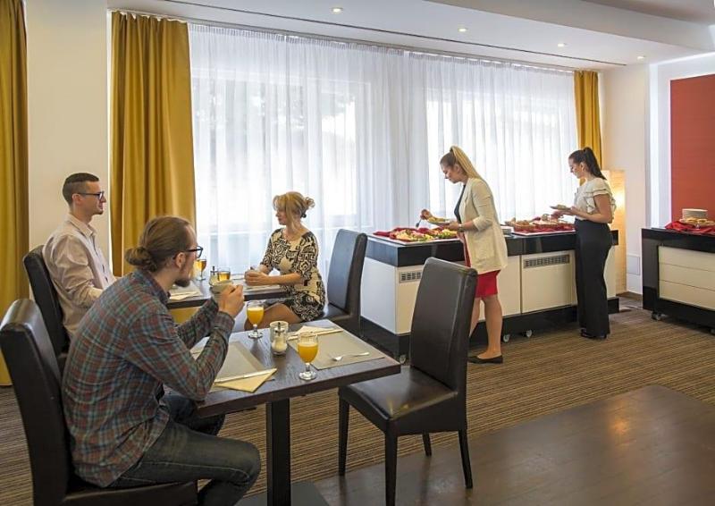 Hotel Green Paradise image