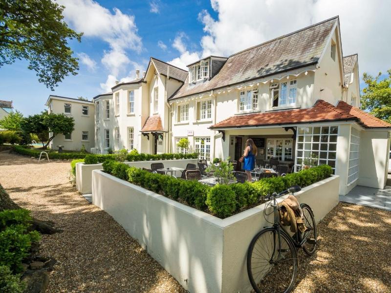 Les Douvres Hotel image