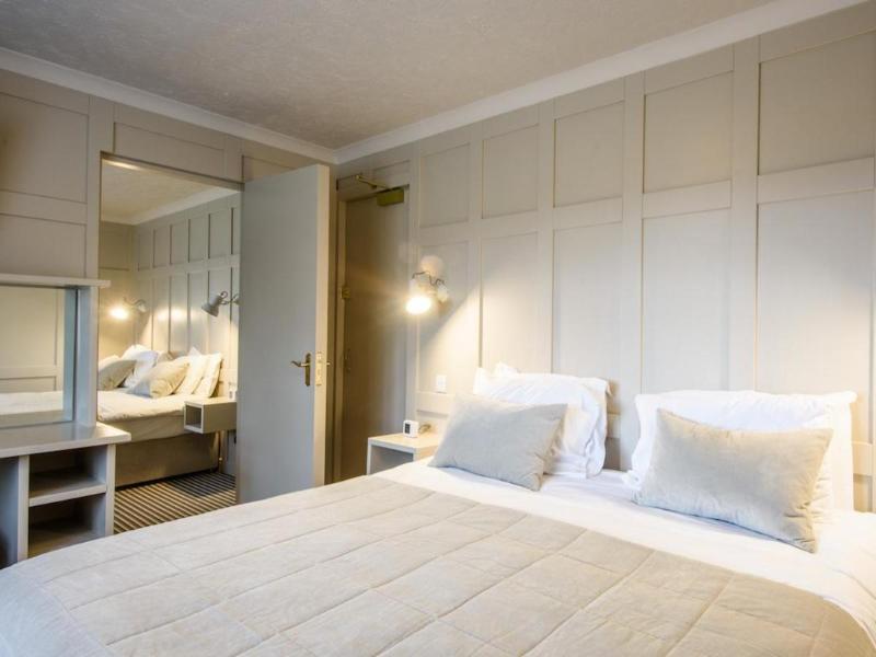 Les Douvres Hotel image
