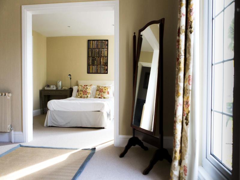 Les Douvres Hotel image