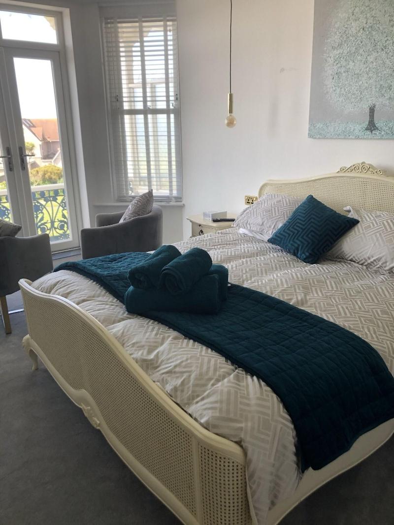 Lazy Waves Boutique B&B image