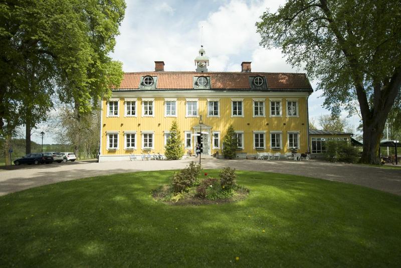 Knistad Herrgård — exterior view
