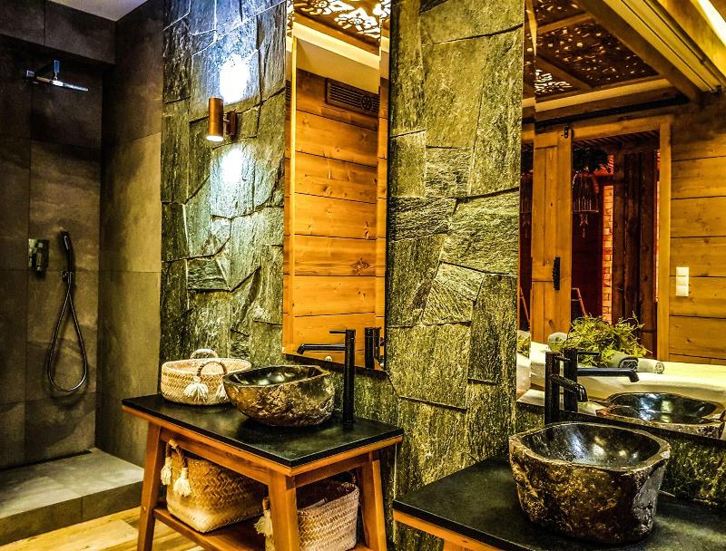Gold Hotel image