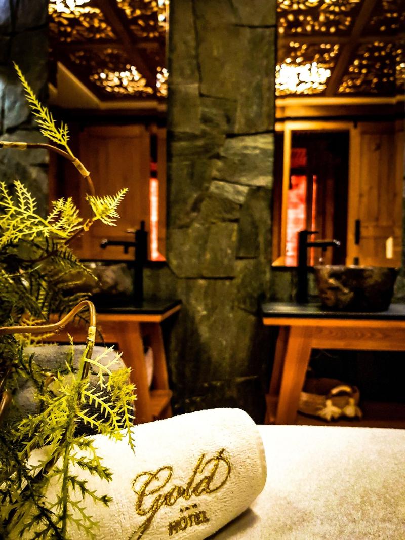Gold Hotel image
