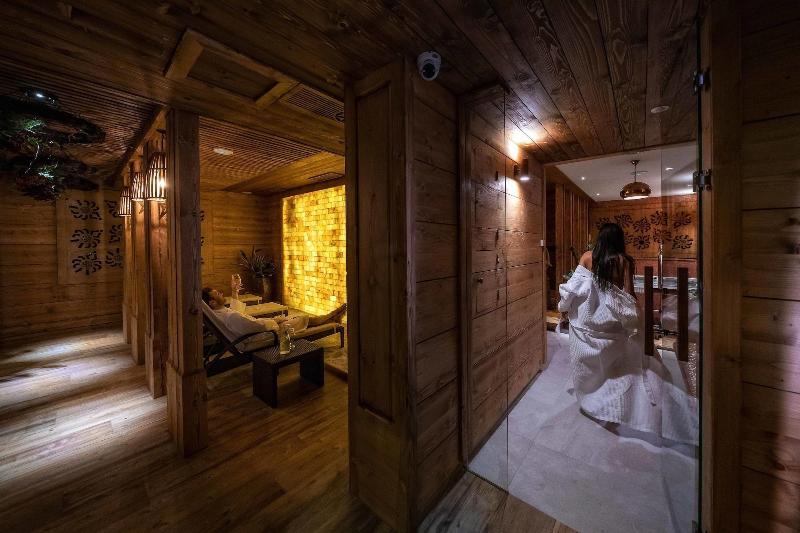 Gold Hotel image