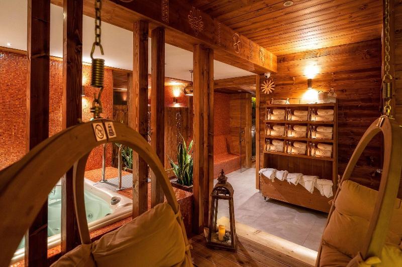 Gold Hotel image